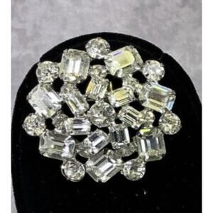 Stunning Vtg Silver Tone Crystal Weiss Brooch